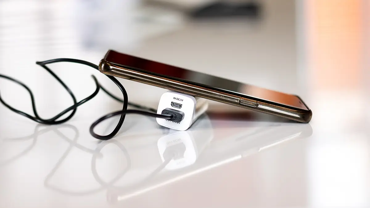 Dlaczego powerbank nie ładuje telefonu? Przyczyny i rozwiąza