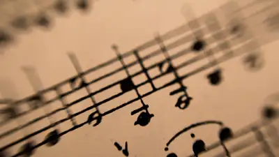 Jak dodać muzykę do zdjęcia na Facebooku – poradnik 2025