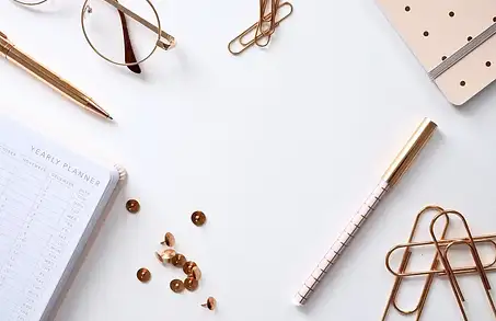 Budowa stanowiska komputerowego – kluczowe elementy ergonomi