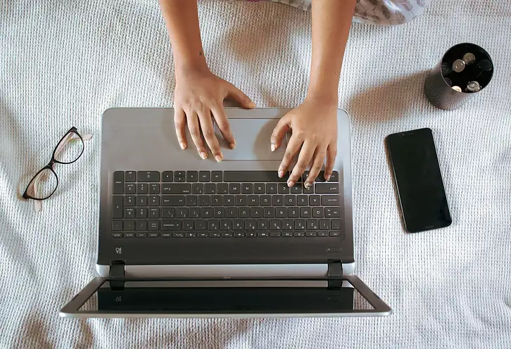 Laptop nie chce się ładować – skuteczne rozwiązania w akcji