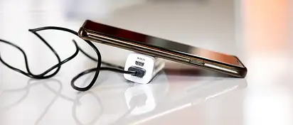 Dlaczego powerbank nie ładuje telefonu? Oto odpowiedzi!