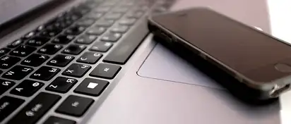 Jak ustawić tryb ciemny na Instagramie? Odmień interfejs!