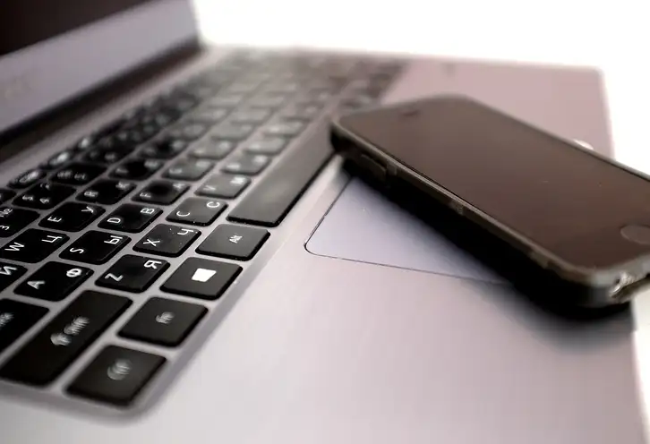 Jak ustawić tryb ciemny na Instagramie? Odmień interfejs!