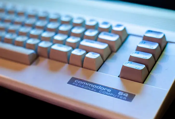 Pierwsze komputery: Fascynująca podróż w czasie