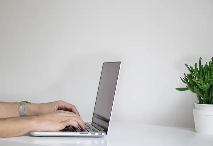 Ile kosztuje najtańszy laptop - świetne oferty czekają!