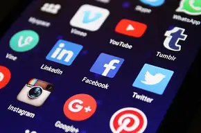 Jak działa TikTok? Kluczowe funkcje i algorytm platformy