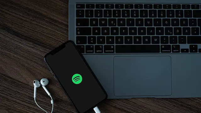 Spotify usuwa AI-owy spam z rekomendacji. Ponad 50 mln ut...