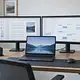 Dwa monitory do pracy — jak je ustawić i wygodnie wykorzystać?