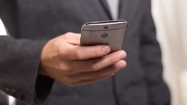 Galaxy S25 FE wygrywa ankietę na alternatywę dla A16