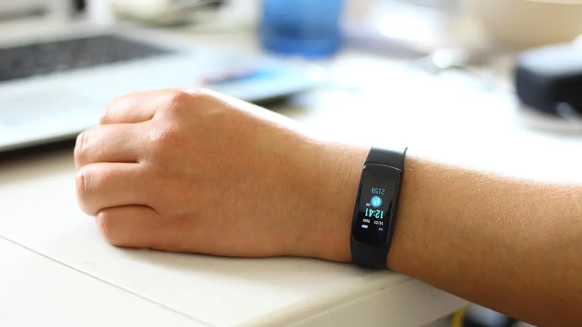 Fitbit Edge bez NFC. Google wyjaśnia decyzję