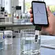Smartfon wykryje PFAS w wodzie? Japoński prototyp