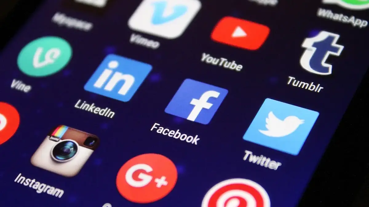 Jak działa TikTok? Kluczowe funkcje i algorytm platformy
