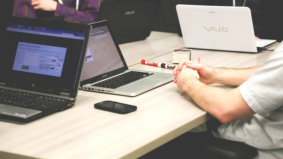 Tanie laptopy ranking 2025 – najlepsze modele do 1500 zł