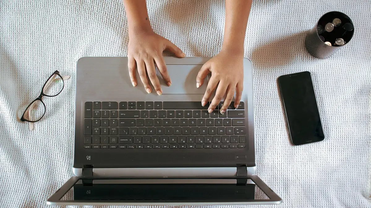 Laptop nie chce się ładować? Poradnik diagnozy i naprawy