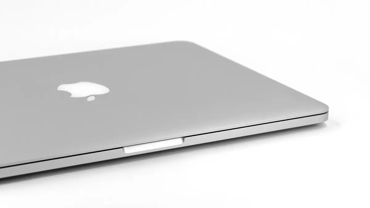 Apple pokaże OLED-owego MacBooka Pro? Najnowsze doniesienia