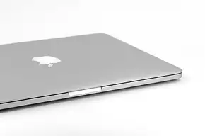 Apple pokaże OLED-owego MacBooka Pro? Najnowsze doniesienia