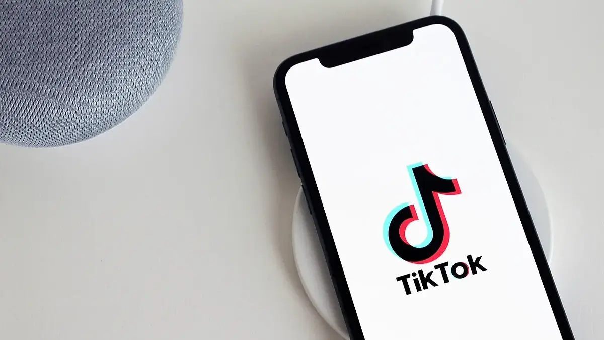 Jak wyszukać piosenkę na TikToku? Skuteczne metody 2025