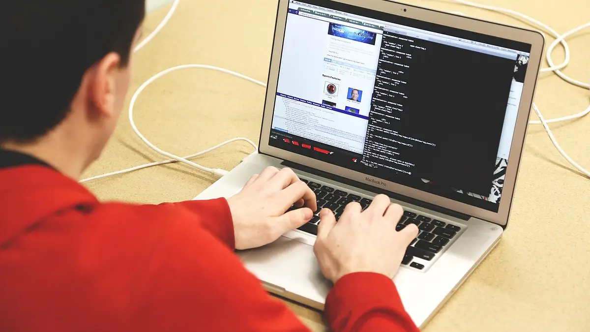 Historia laptopów: Ewolucja przenośnych komputerów