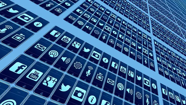 Jak zarabiać na Facebooku? Legalne sposoby na dochód