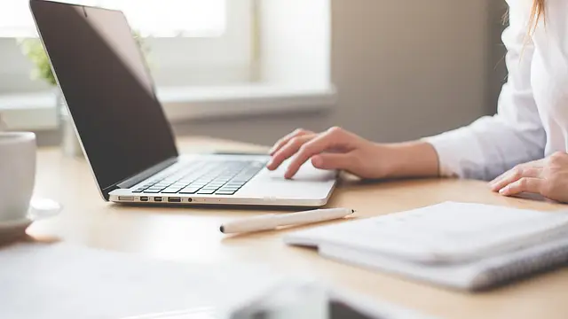 Tanie laptopy powystawowe – jakość i oszczędność do 70%