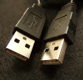 Huby USB i adaptery do laptopów – zwiększ funkcjonalność spr