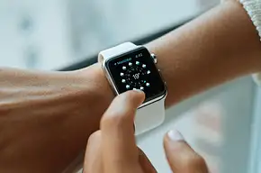 5 smartwatchy zamiast Fitbit Edge. Co wybrać?