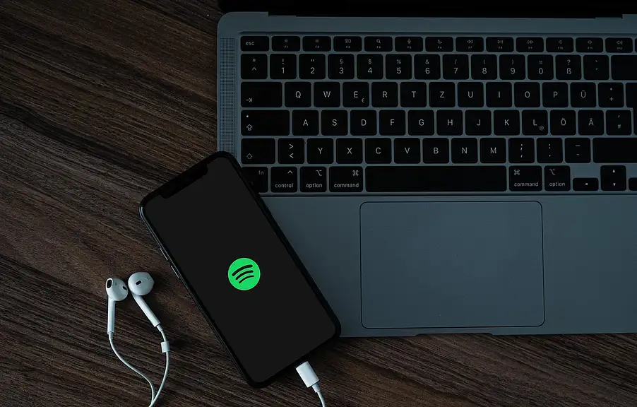Spotify usuwa AI-owy spam z rekomendacji. Ponad 50 mln ut...