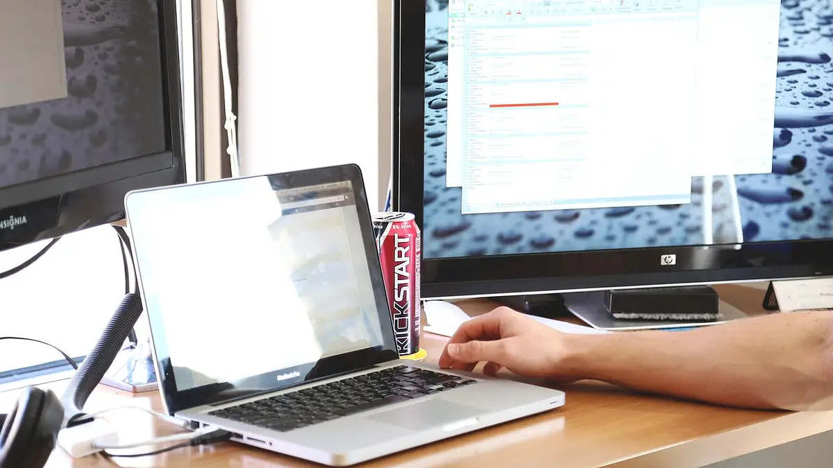 Wydajność laptopów 2024: Kluczowe specyfikacje i wybór