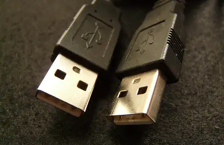 Huby USB i adaptery do laptopów – zwiększ funkcjonalność spr