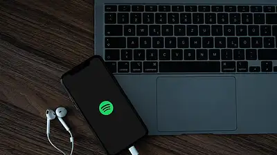 Spotify usuwa AI-owy spam z rekomendacji. Ponad 50 mln ut...