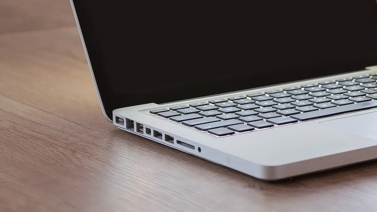 Laptop do 2000 zł – najlepsze modele i porady 2025